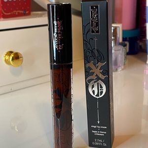 Kat Von D vinyl lip cream lip gloss (Dahlia)